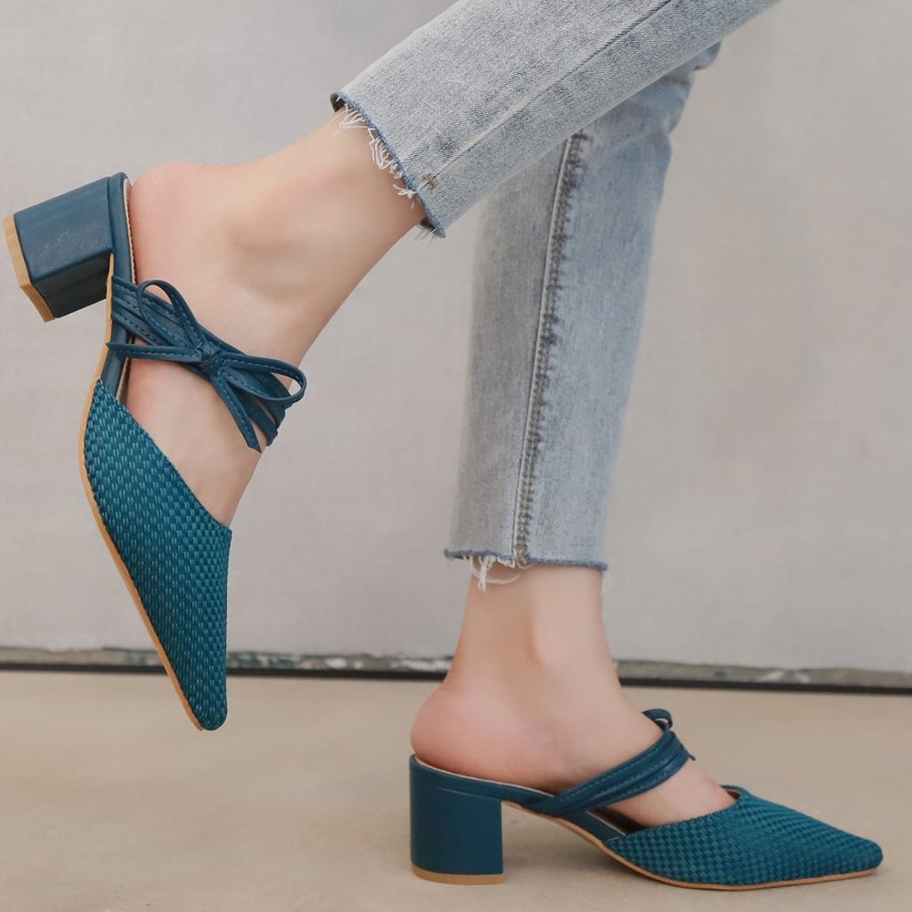 NEW! Bow Accent Pointed Toe Woven Chunky Heeled Mules Sandals Green, Size EU 39